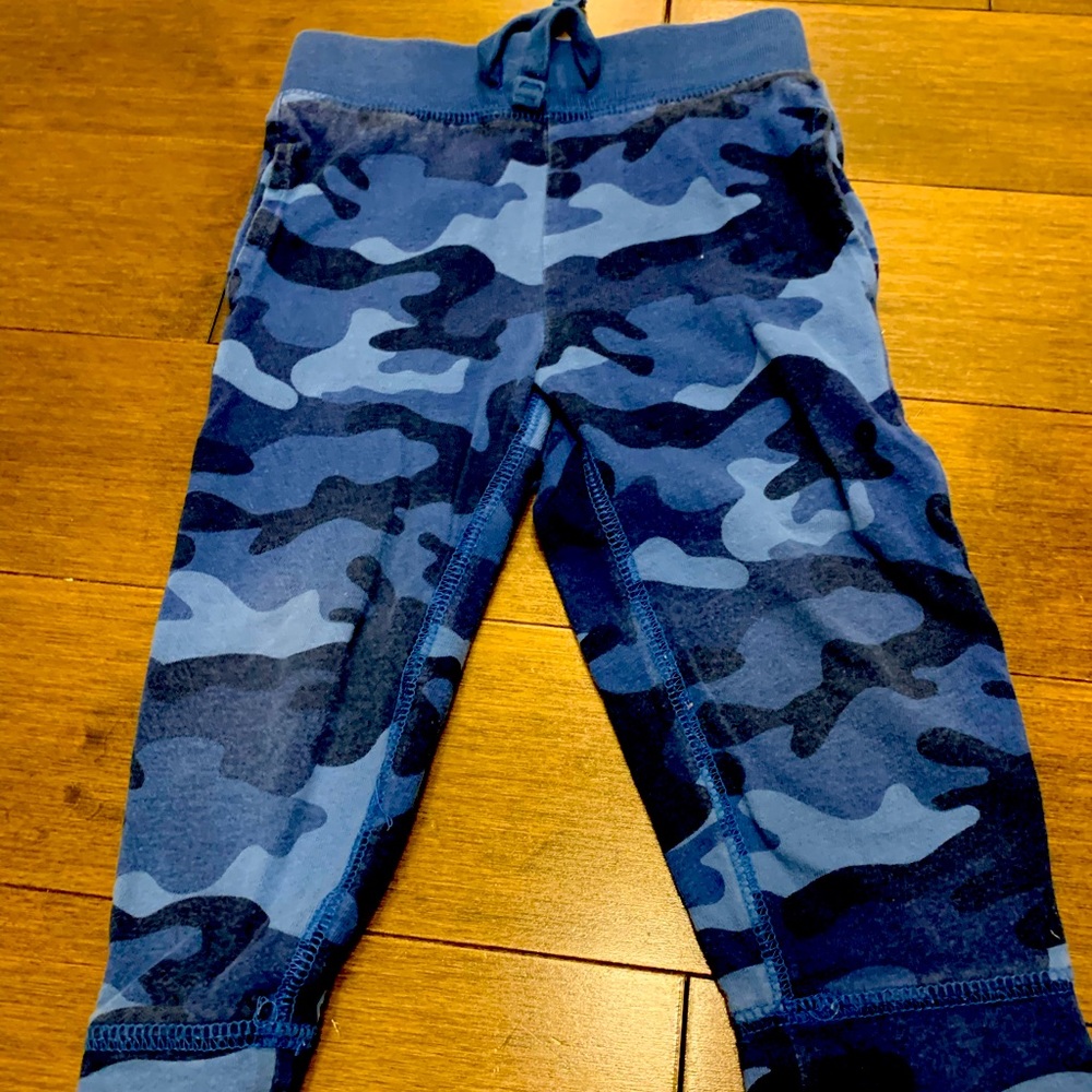 Gap size 2T pants.